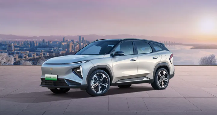 Geely e la sfida a BYD: ecco il nuovo SUV plug-in Galaxy L7 EM-i