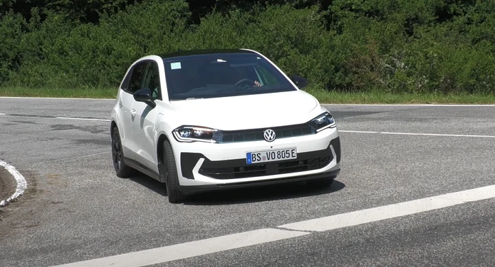 Nuova Volkswagen ID.2, avvistata ancora su strada l'elettrica da 25 mila euro | Video