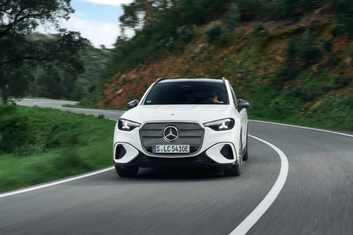 Mercedes-Benz, la GLC si arricchisce con due nuove versioni alla spina