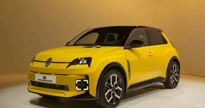 Renault 5 vince il Car of the Year 2025