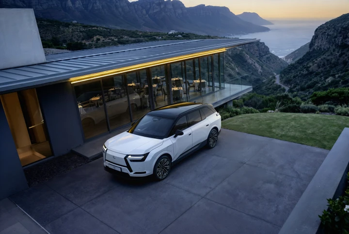 Lexus TZ, il nuovo SUV elettrico con tre file di sedili