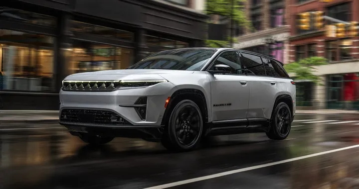 Jeep Wagoneer S, ufficiale il nuovo SUV elettrico. 600 CV e trazione integrale