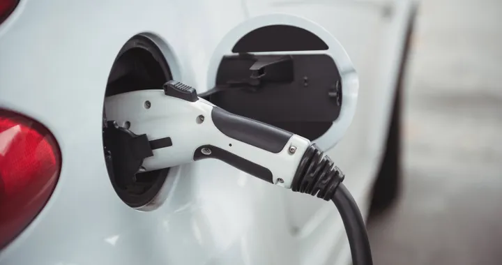 Auto ibride Plug-in, per l'UE le emissioni reali sono il triplo di quelle omologate