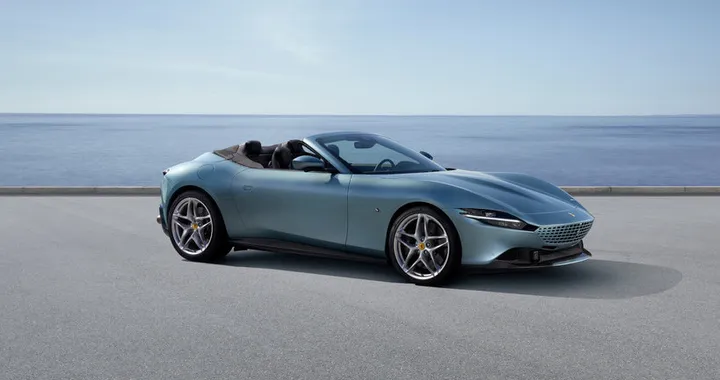 Ferrari Roma Spider, capote in tela e V8 da 620 CV