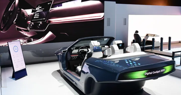 Samsung svela il Digital Cockpit 2020 con Bixby e 5G al CES 2020