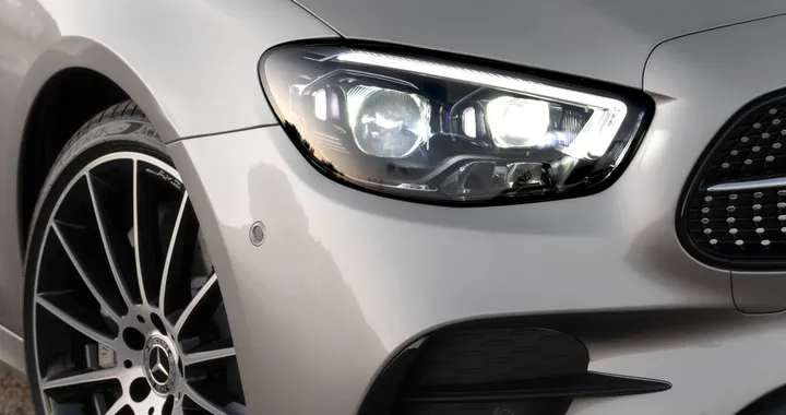 Mercedes EQE, i test dell'elettrica continuano: eccola in un nuovo video spia