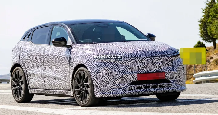 Nuova Renault Megane 2026, un restyling per rilanciarsi: test in corso, ecco le foto spia