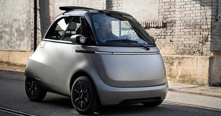 Microlino 2.0, nuovi interni per la microcar elettrica: sarà prodotta in Italia