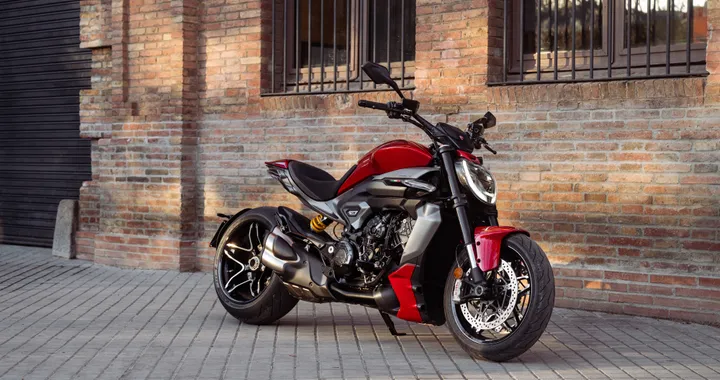 Ducati XDiavel V4 2025, ecco come evolve la sport cruiser. Addio bicilindrico
