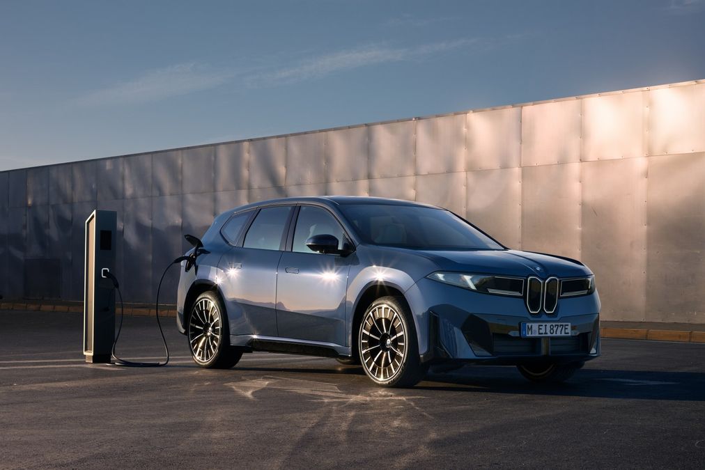 Nuova BMW iX3: tutti i dettagli su allestimenti, dotazioni e prezzi