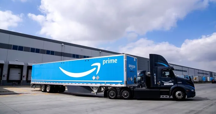 Amazon, 50 camion elettrici in California per il trasporto merci: obiettivo emissioni 0