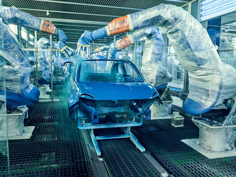 La produzione industriale italiana cresce (lentamente), ma il settore auto è ancora in calo