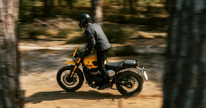 Triumph Scrambler 400 XC, vocazione off-road: specifiche tecniche e prezzo