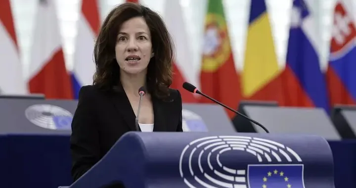 La revisione delle norme UE sulle auto a benzina e diesel confermata per il 2026