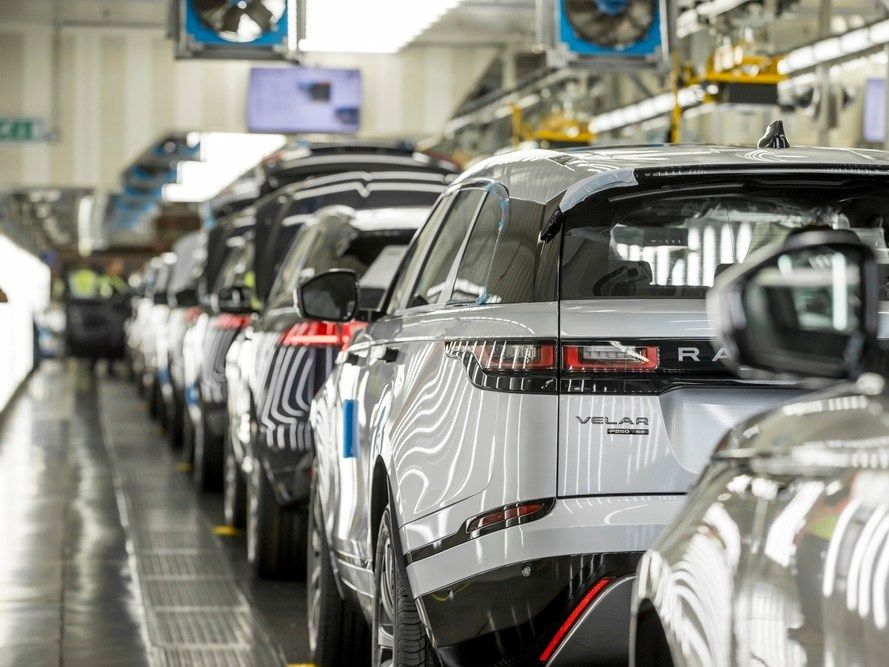 Il governo britannico garantirà un prestito da 1,7 miliardi di euro a JLR per salvare la filiera