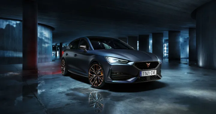 CUPRA Leon VZ Carbon arriva in Italia. Prezzi da 47.800 euro