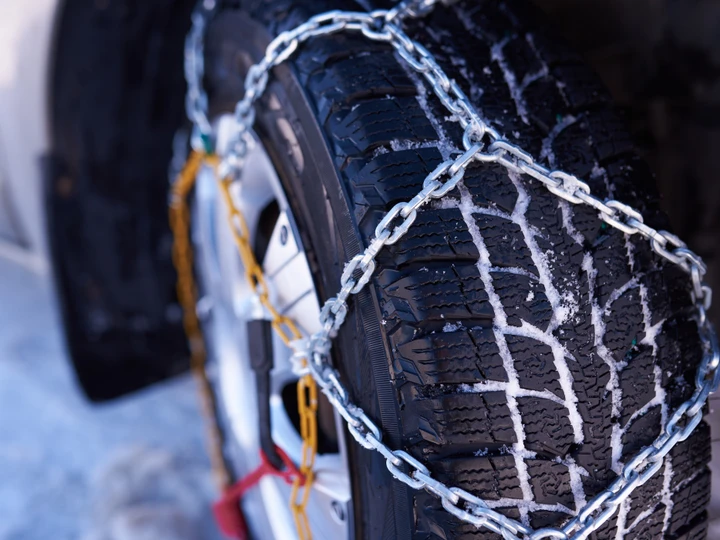 Quando preferire le catene da neve alle calze o agli pneumatici invernali