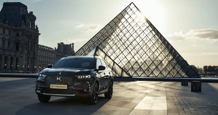 DS 7 CROSSBACK LOUVRE: Plug-in raffinata con visite al museo incluse