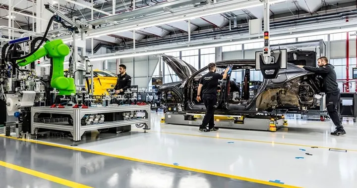 Lamborghini chiude sino al 25 marzo, la Ferrari punta sullo smart working