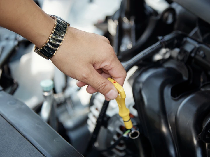 Per la tua auto scegli un olio che protegge davvero il motore