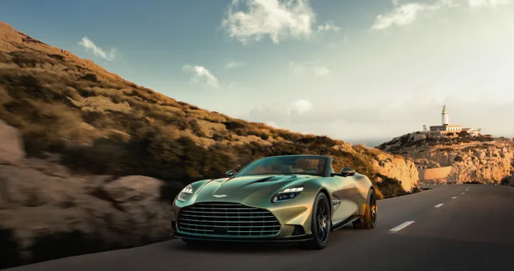 L'icona si rinnova: Aston Martin presenta la Vanquish Volante. V12 e 835 CV