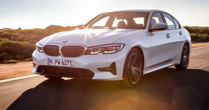 BMW 330e: la nuova Serie 3 ibrida plug-in ha 60 km di autonomia elettrica