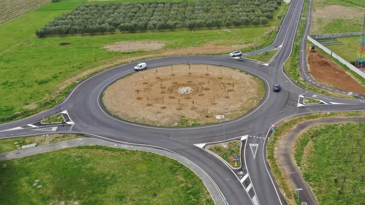 Rotatorie nel nuovo Codice della Strada: come cambieranno le regole su precedenza e corsie