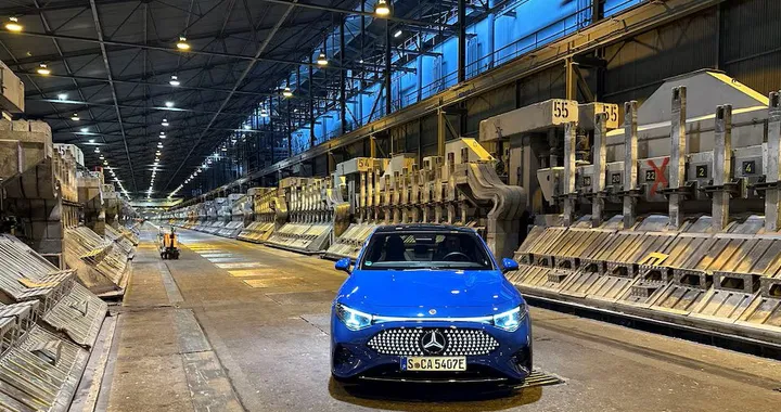 Mercedes-Benz abbassa le emissioni di CO2 grazie ad alluminio prodotto con energia rinnovabile