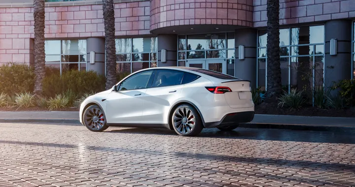 Tesla, un 2023 da record: oltre 1,8 milioni di vetture consegnate