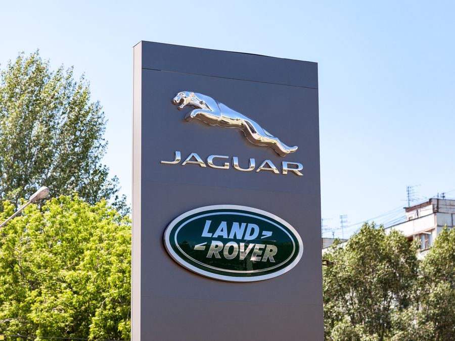 Dopo un mese di stop JLR si prepara a riprendere la produzione: danni di circa 60 milioni di euro