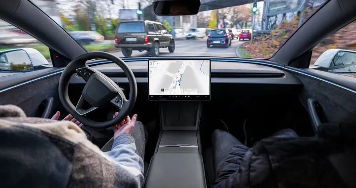 Vuoi provare la Full Self Driving di Tesla in Italia? Si può fare, ecco come