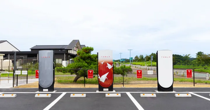 Tesla, la sua rete di ricarica continua a crescere: 60.000 Supercharger nel mondo