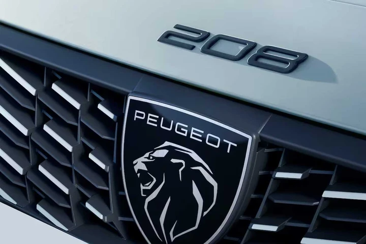 La Peugeot 208 a benzina per ora non si tocca, la pensione può attendere