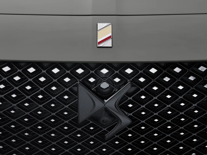 DS N°7, nuove immagini del crossover: il debutto si avvicina