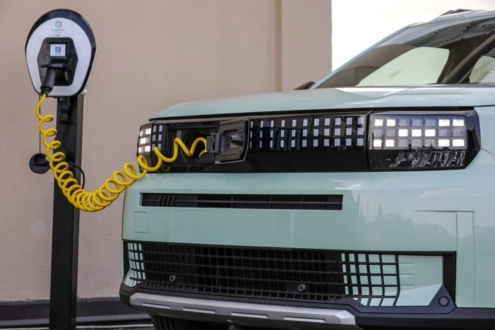 Stellantis, post-vendita: arrivano i ricambi rigenerati anche per elettriche e ibride