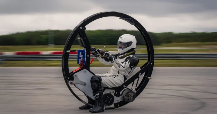 EV360, il monowheel elettrico che punta al record di velocità