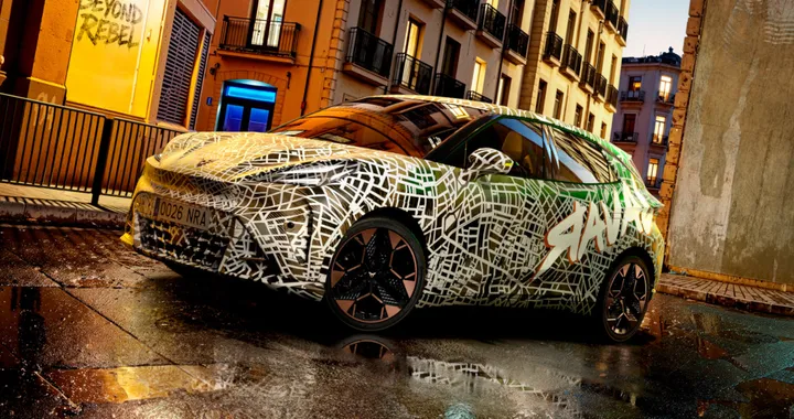 CUPRA Raval 2026, la compatta elettrica si fa vedere a Monaco. In arrivo anche una versione sportiva