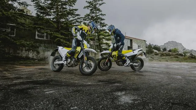 Husqvarna 701 Enduro e Supermoto 2026: motori migliorati e tante novità