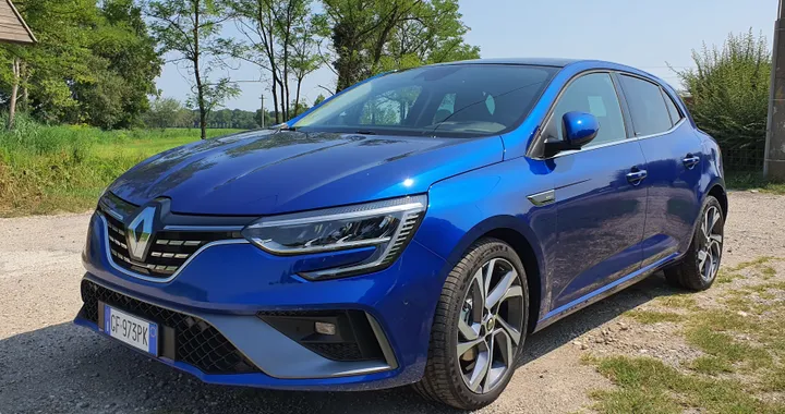 Renault Megane E-Tech Plug-in Hybrid, 42 km di autonomia elettrica per la berlina