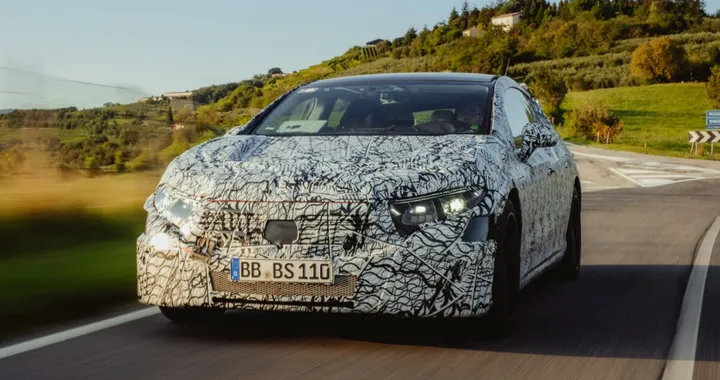Mercedes EQS, un nuovo teaser svela alcune caratteristiche dell'elettrica