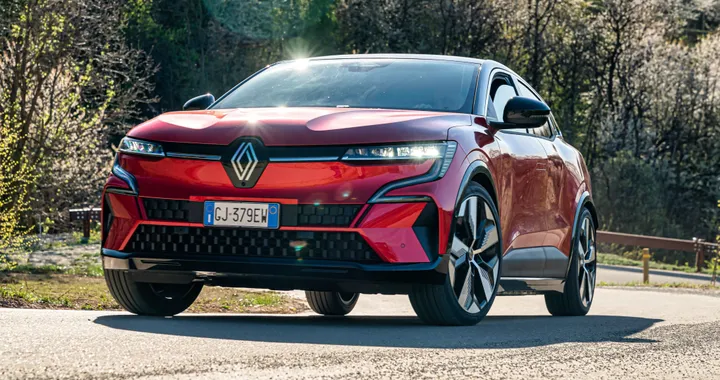Renault Megane restyling, nel 2026 anche con batterie LFP per ridurre i costi