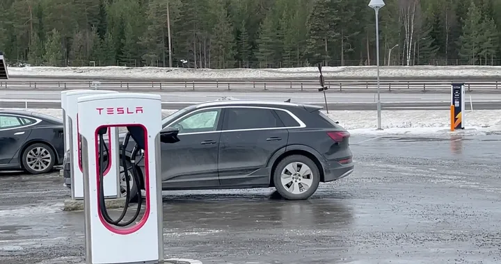 Tesla apre i Supercharger alle altre elettriche anche in Norvegia e in Francia