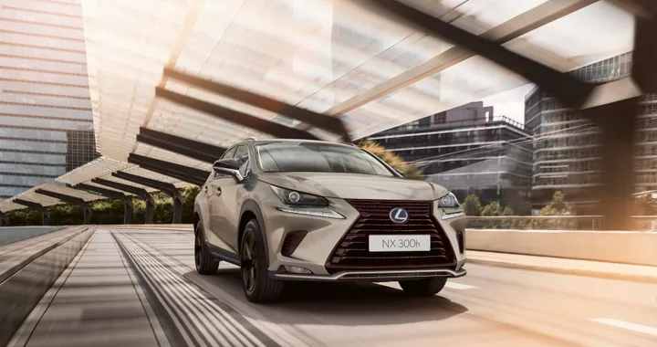 Lexus NX, spuntano le foto della nuova generazione: sarà anche Plug-in