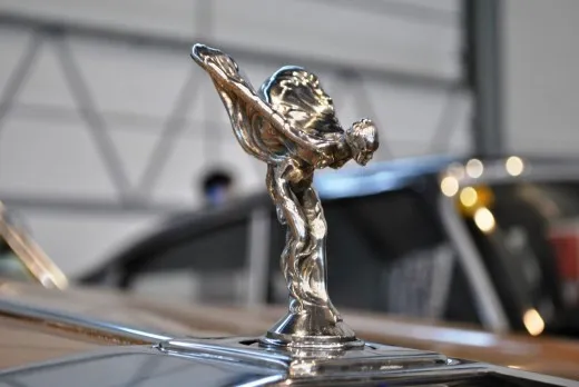 Spirit of Ecstasy: l'antifurto dello stemma Rolls-Royce | video