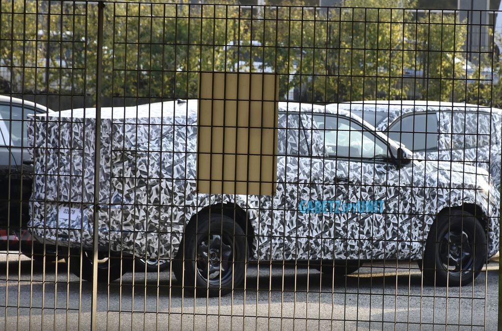 Nuova FIAT Fastback ibrida ed elettrica, il SUV coupé si fa ancora vedere su strada