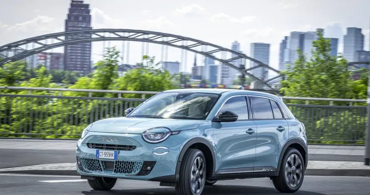 FIAT 600 Hybrid, debutta la versione da 136 CV (in Germania)