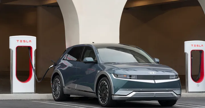 Hyundai adotta lo standard di ricarica di Tesla per il Nord America