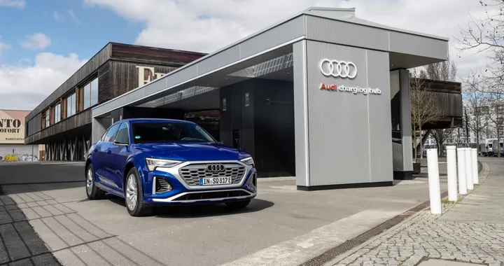 Audi charging hub, apre a Berlino una nuova stazione con 4 colonnine da 320 kW