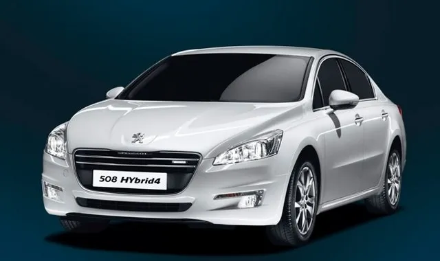 Peugeot annuncia la berlina ibrida Peugeot 508 HYbrid4