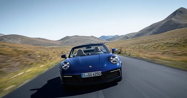 Porsche 911, una versione elettrificata non arriverà molto presto